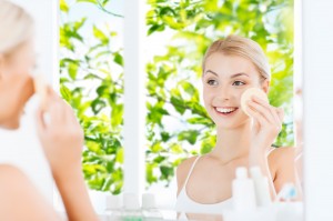 Vrouw gezichtsverzorging - Mineral Crème Peeling